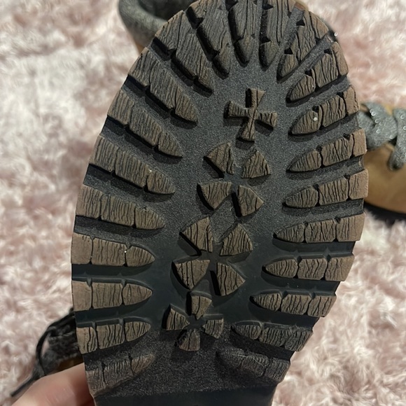 Boots - Picture 3 of 3